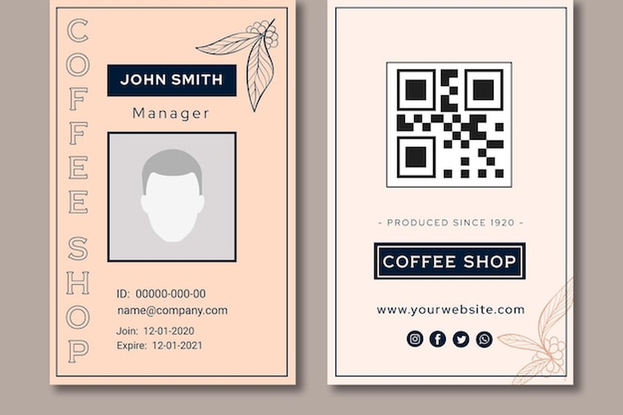 Un badge d'identification pour manager de coffee shop intégrant un Artisan QR code pour un accès rapide aux services numériques.
